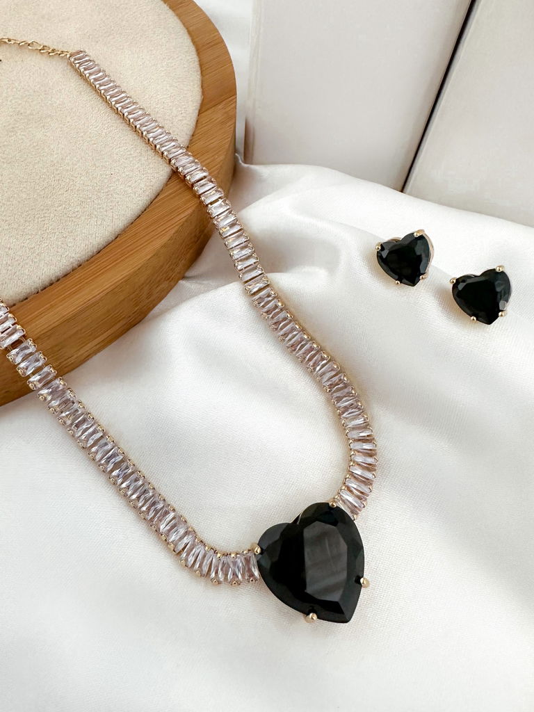 conjunto colar e brinco folheado a ouro 18k e prata navetes com coração de zircônia