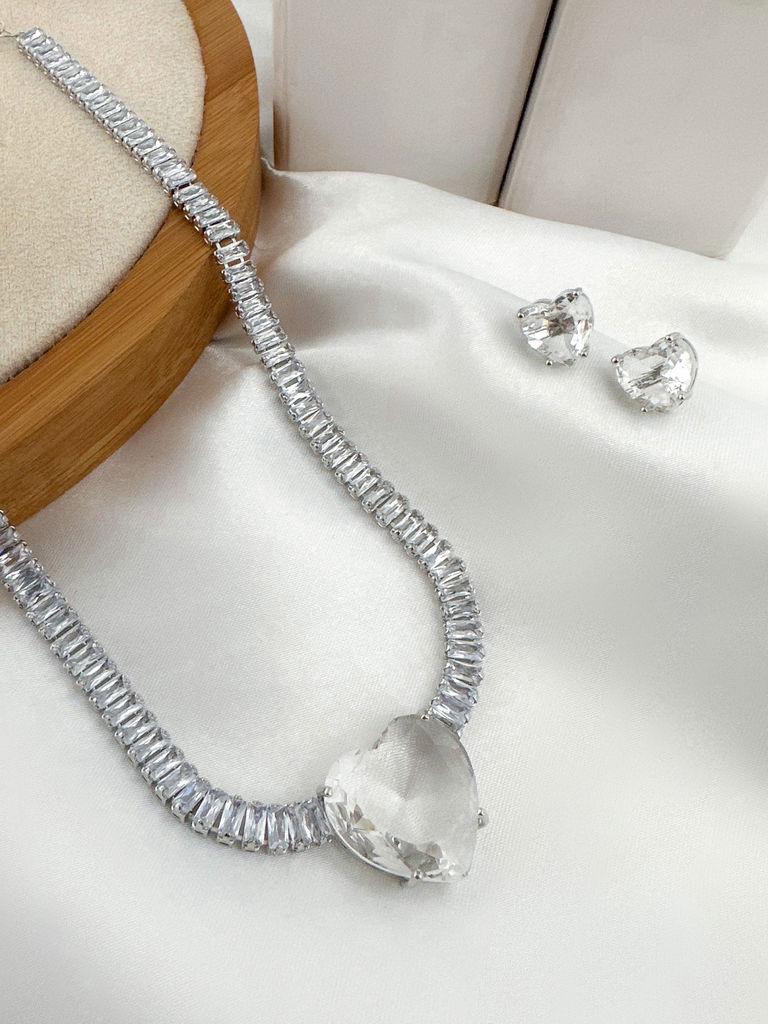conjunto colar e brinco folheado a ouro 18k e prata navetes com coração de zircônia