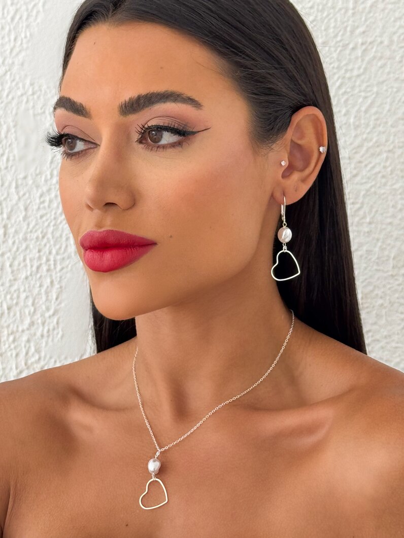 Conjunto Colar e Brinco Folheado a Ouro 18k e Prata Pérola Com Coração Vazado