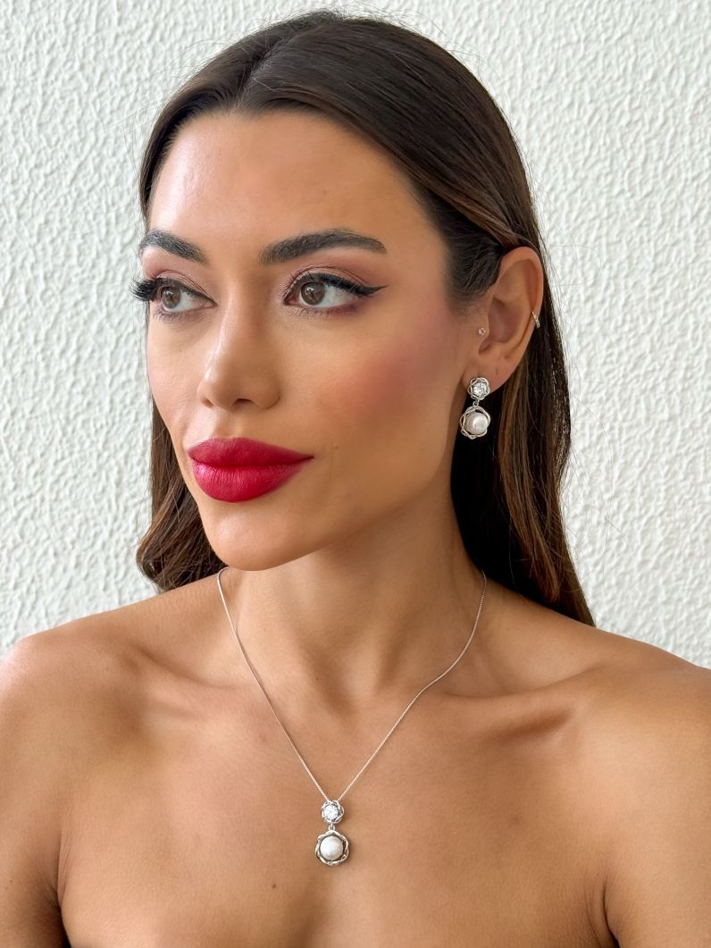 Conjunto Colar e Brinco Folheado a Ouro 18k e Prata Pérola Com Ponteira Ponto de Luz