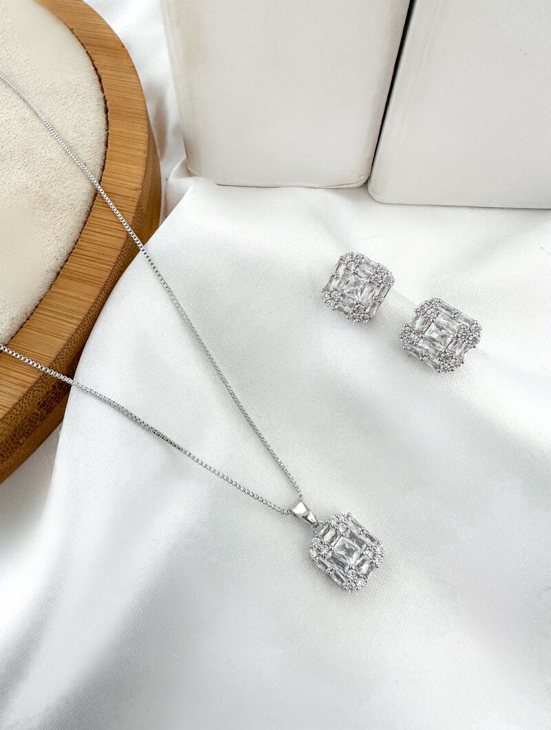 conjunto colar e brinco folheado a ouro 18k e prata pingente quadrado de zircônia