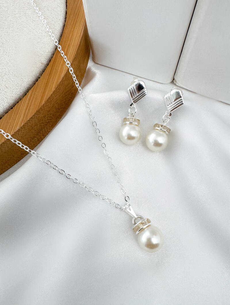 Conjunto Colar e Brinco Folheado a Ouro 18k e Prata Ponteira com Pérola