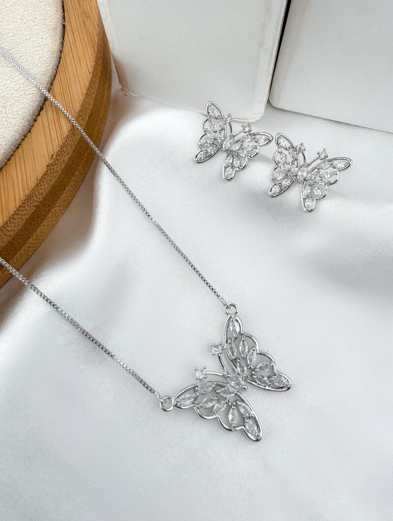 Conjunto Colar e Brinco Folheado a Ouro 18k e Prata Veneziana com Borboleta de Zircônias