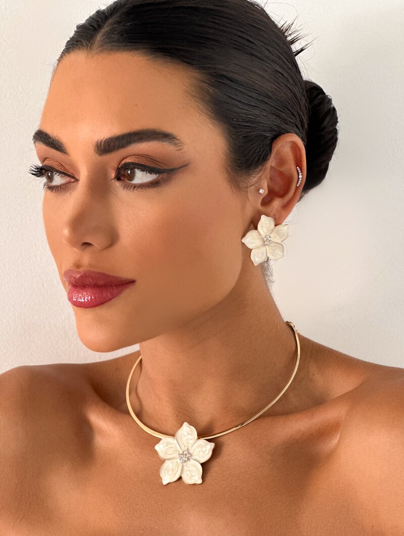 Conjunto Colar e Brinco Folheado a Ouro 18k Flor Esmaltada
