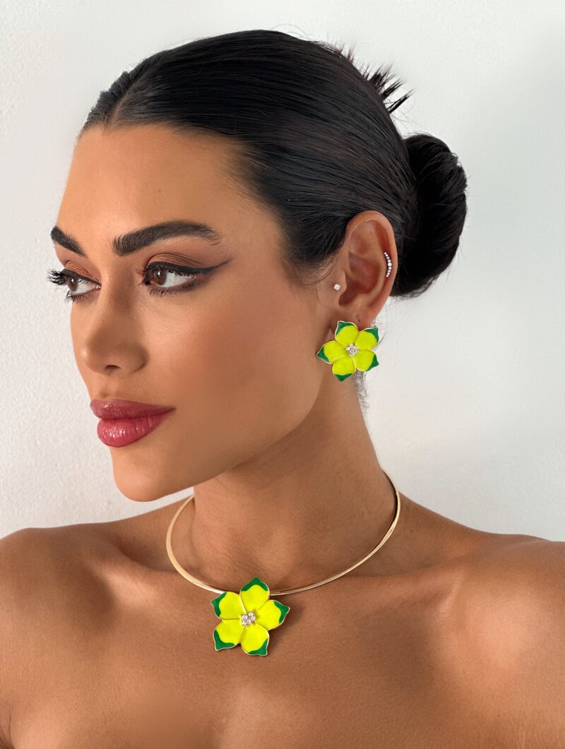 Conjunto Colar e Brinco Folheado a Ouro 18k Flor Esmaltada