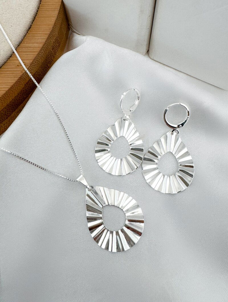 Conjunto Colar e Brinco Folheado a Ouro 18k Gota Martelada
