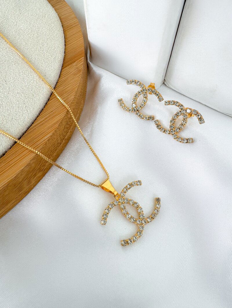 Conjunto Colar e Brinco Folheado a Ouro 18k Inspiração Cravejado