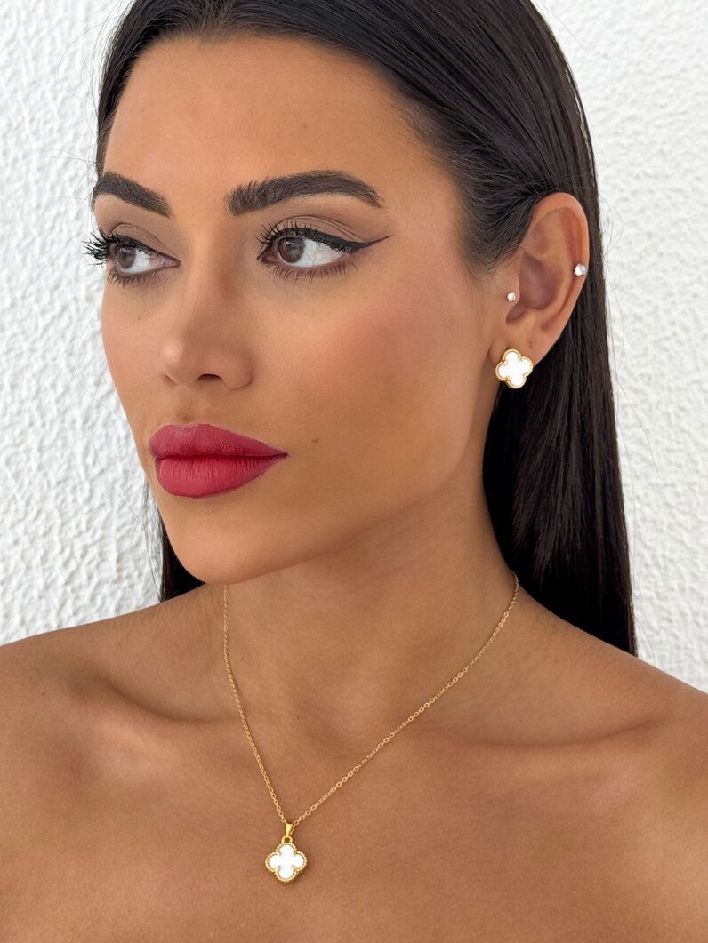 Conjunto Colar e Brinco Folheado a Ouro 18k Inspiração Vg Resina