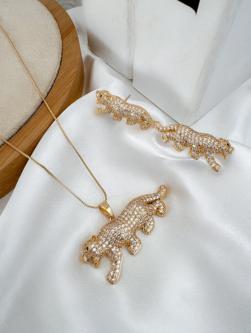 Conjunto Colar e Brinco Folheado a Ouro 18K Leopardo Cravejado