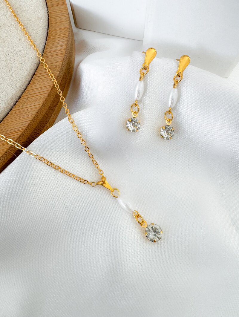 Conjunto Colar e Brinco Folheado a Ouro 18k Pérola com Ponto de Luz