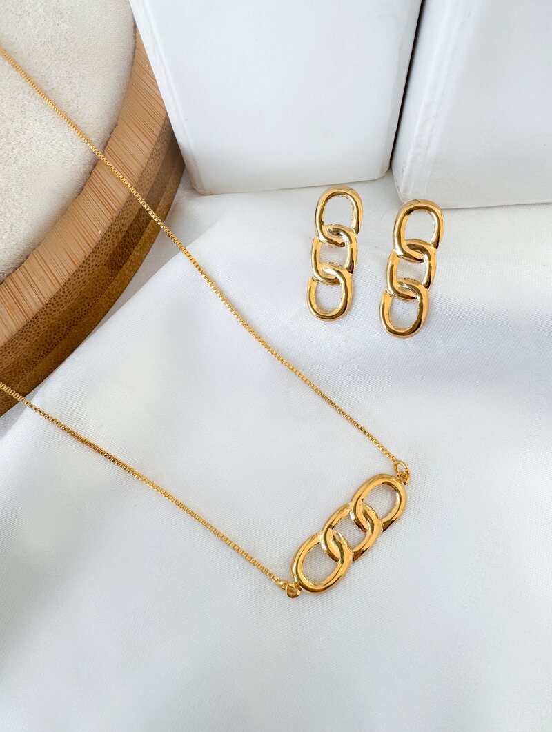 Conjunto Colar e Brinco Folheado a Ouro 18k Três Elos