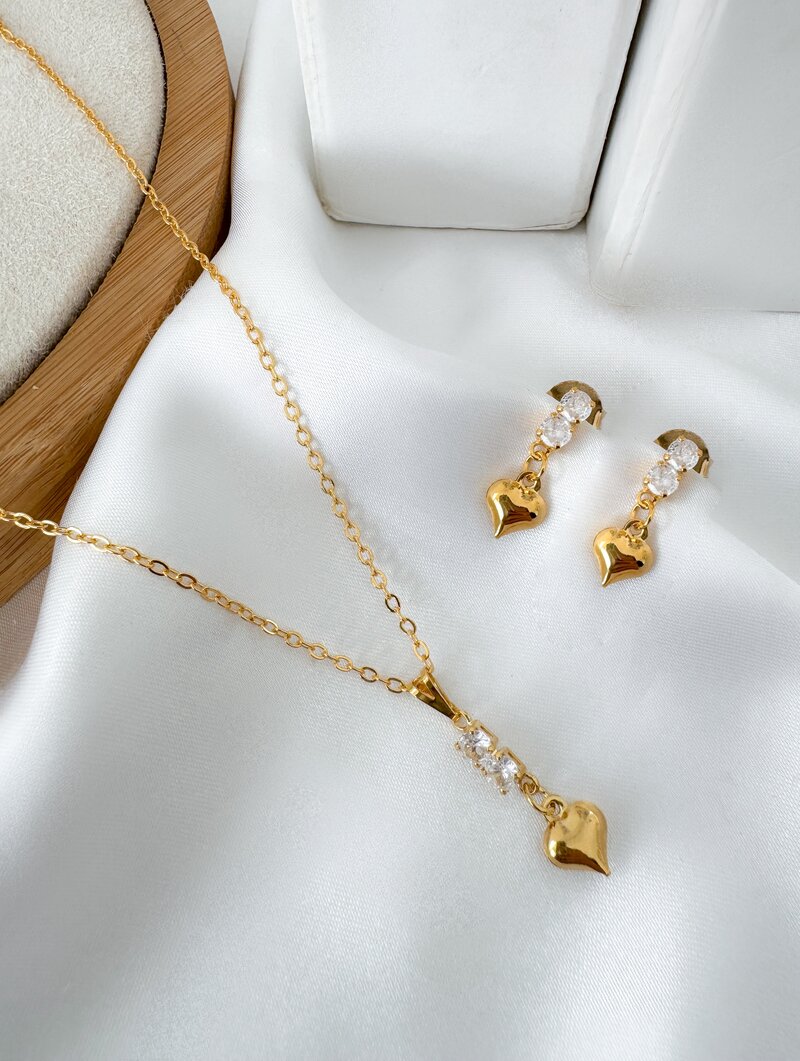 Conjunto Colar e Brinco Folheado a Ouro 18k Zircônias com Coração