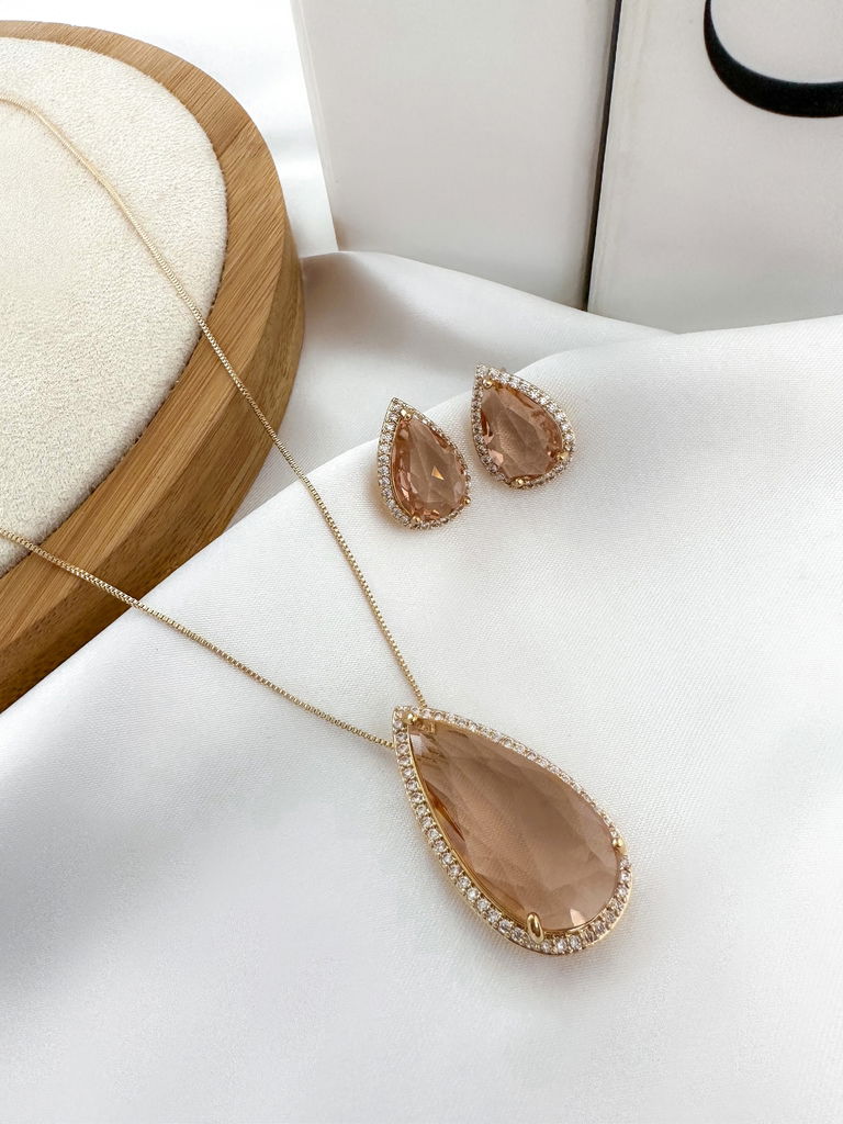 Conjunto colar e brinco folheado a ouro com pingente de pedra gota com borda de zircônia
