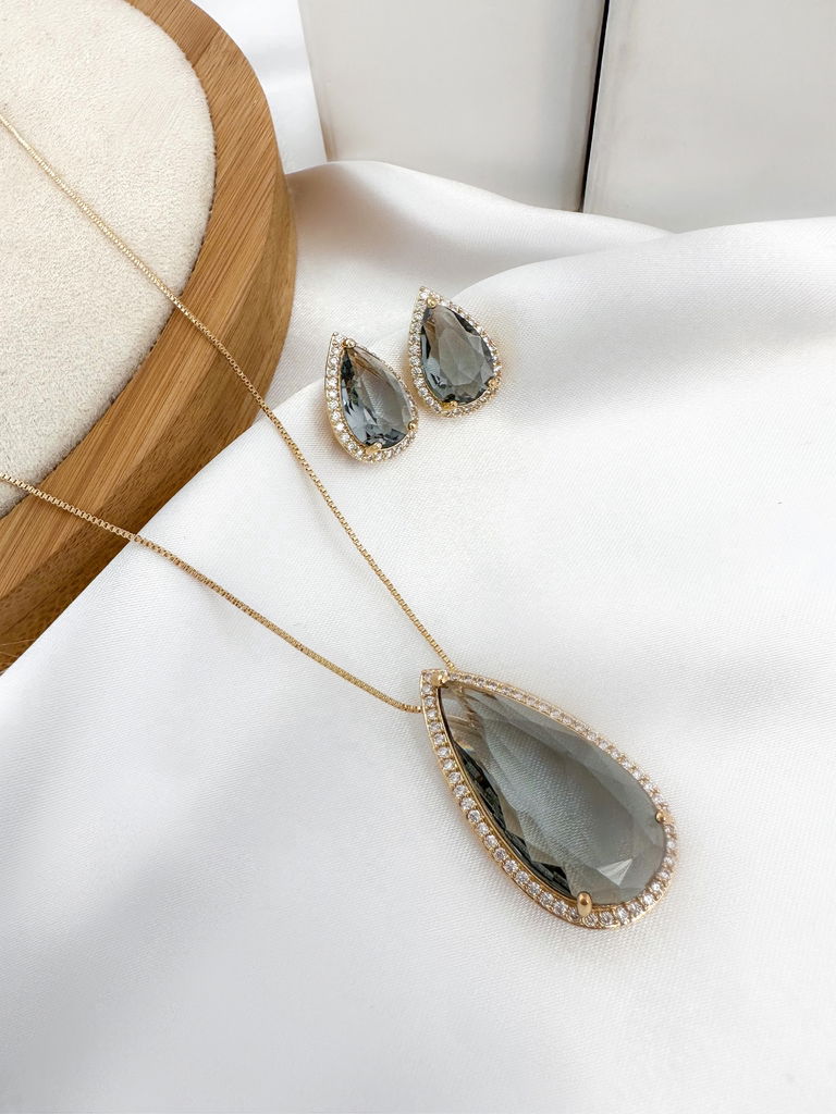 Conjunto colar e brinco folheado a ouro com pingente de pedra gota com borda de zircônia
