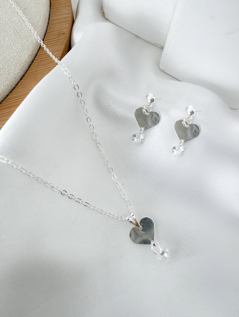 Conjunto Colar e Brinco Folheado a Prata 925 Coração Liso com Cristal