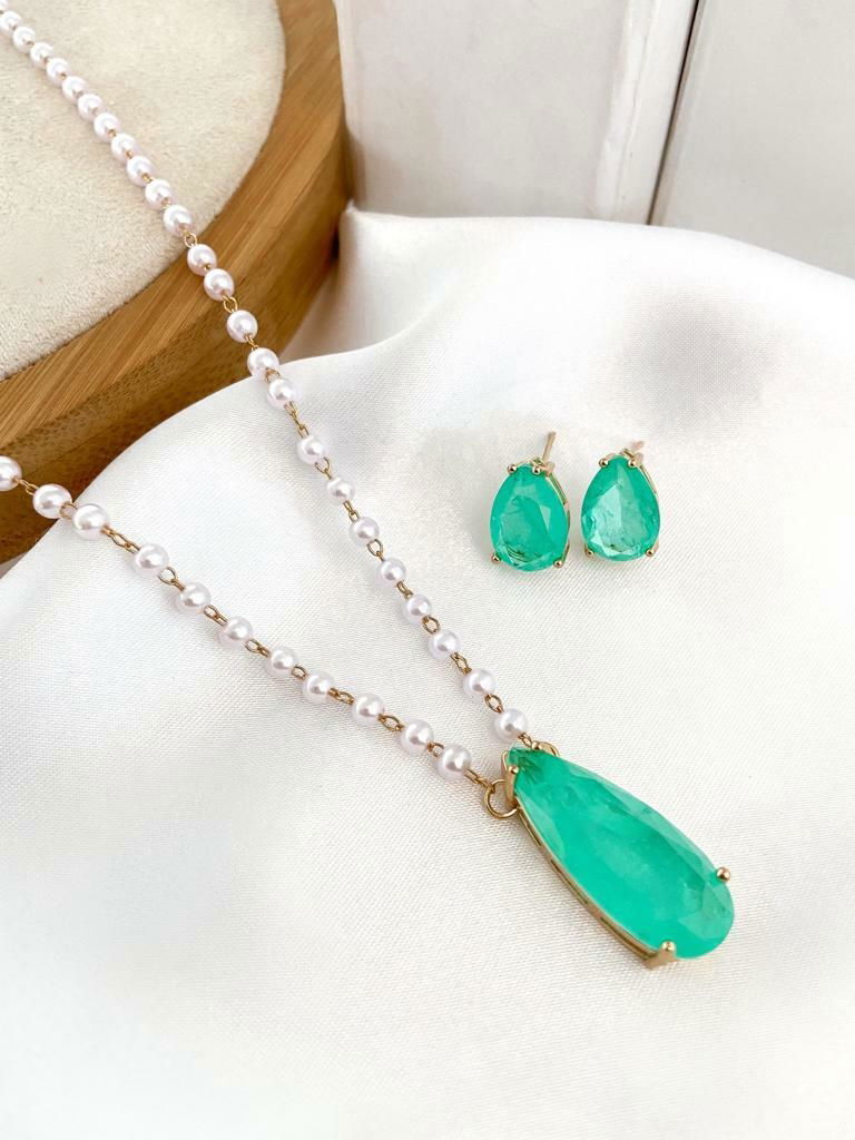 Conjunto de colar e brinco com corrente de perolas e gota fusion