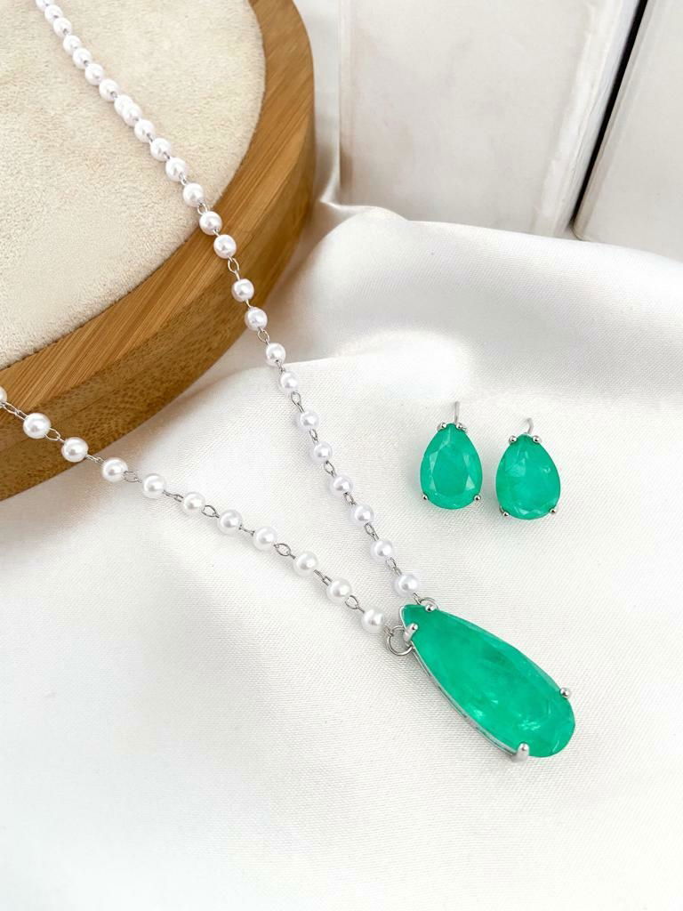 Conjunto de colar e brinco com corrente de perolas e gota fusion