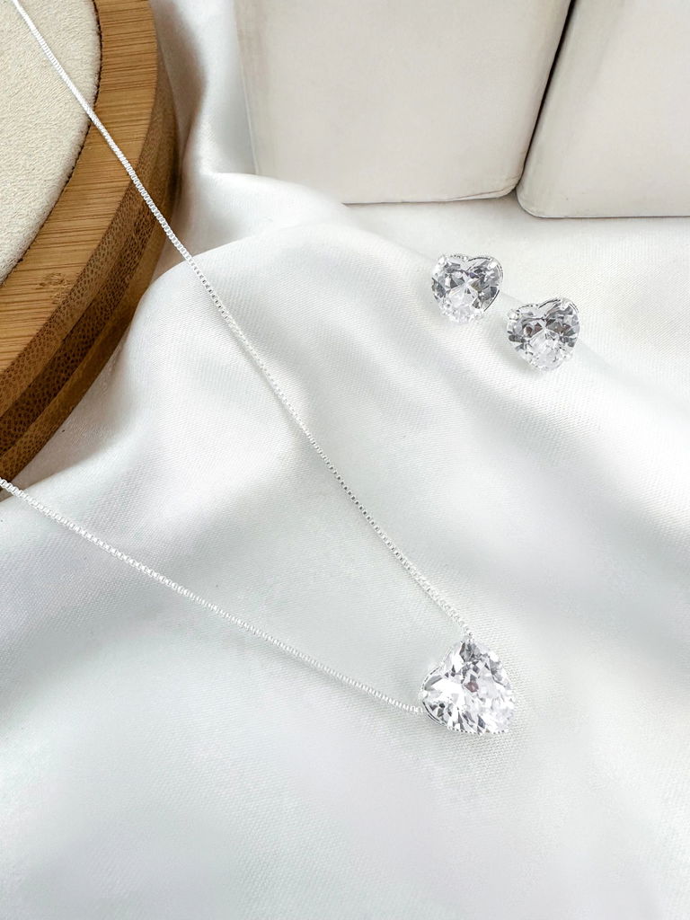 Conjunto de colar e brinco folheado a ouro 18k e prata 925 coração de zircônia.