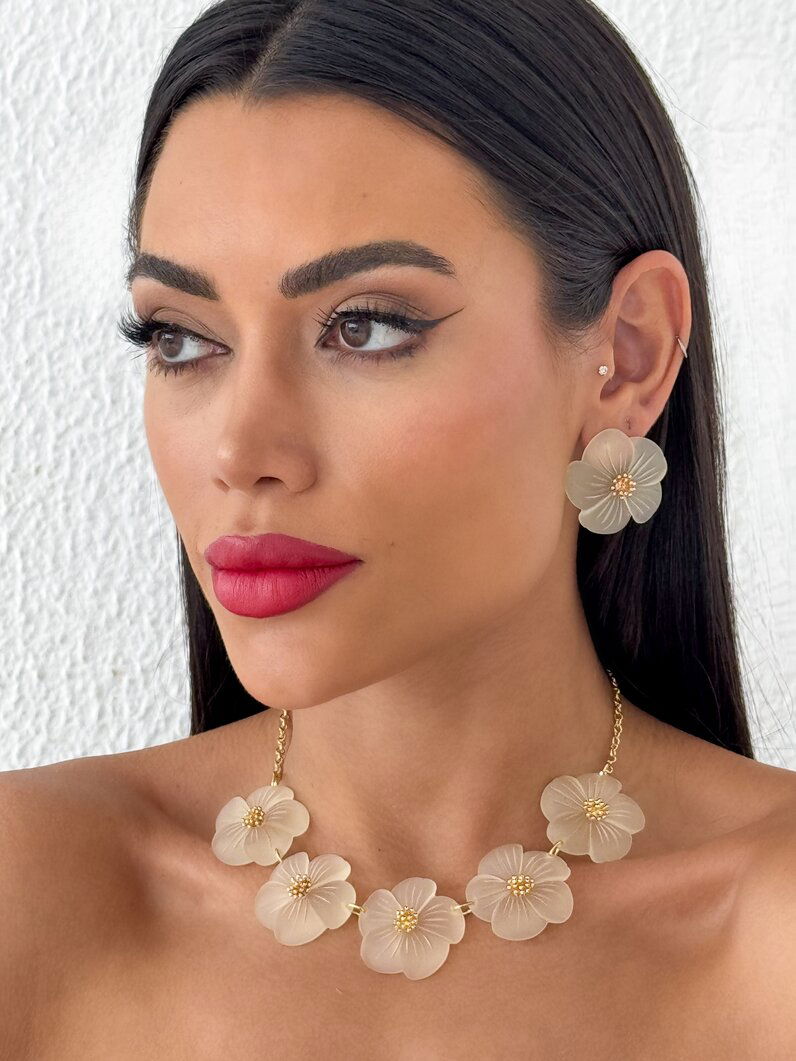 Conjunto de Colar e Brinco Folheado a Ouro 18k Flor de Resina