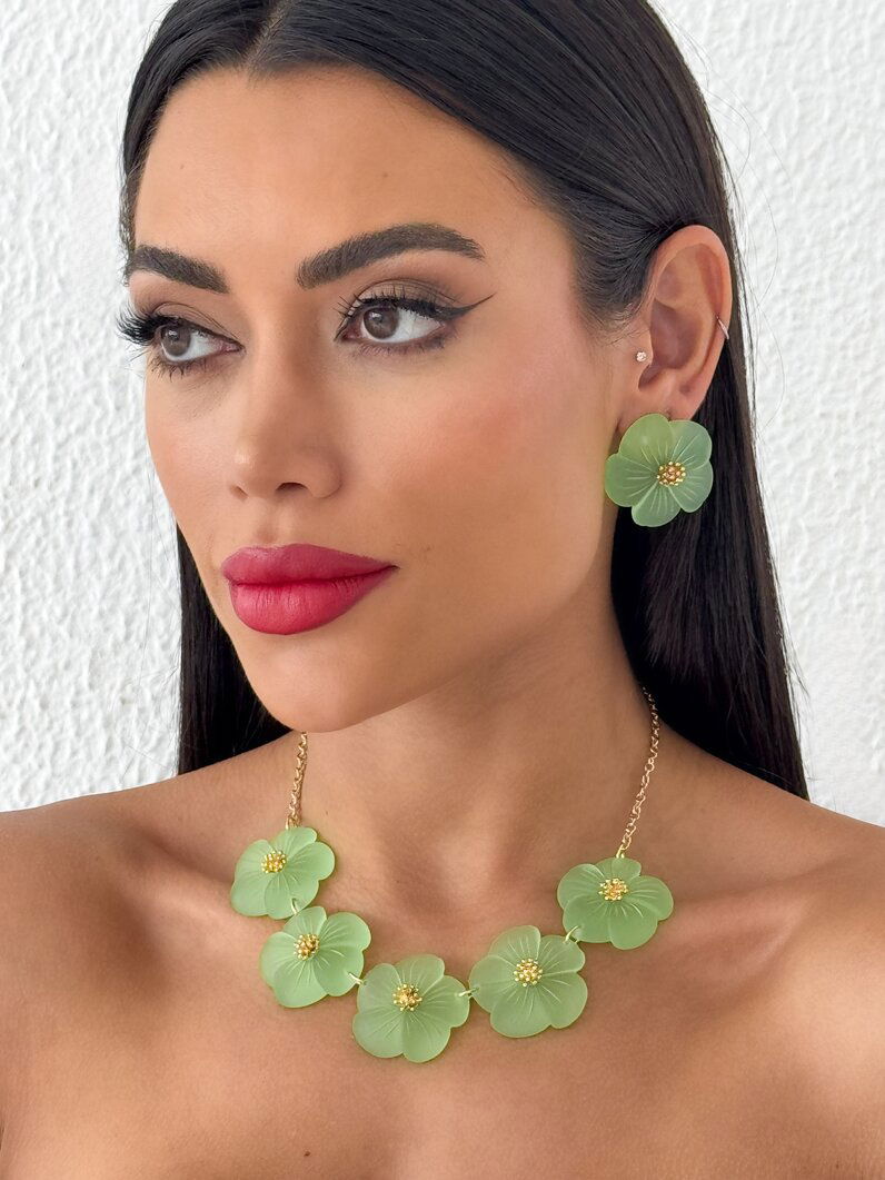 Conjunto de Colar e Brinco Folheado a Ouro 18k Flor de Resina