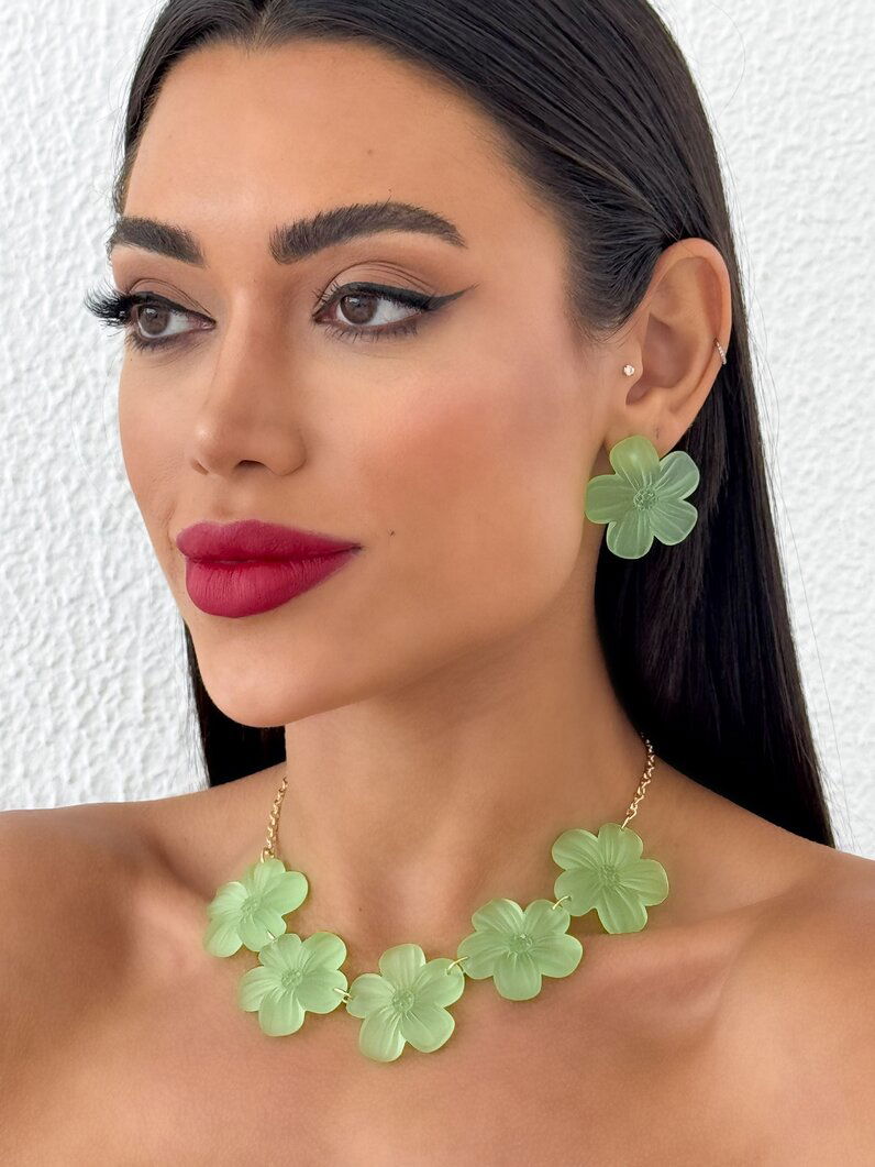 Conjunto de Colar e Brinco Folheado a Ouro 18k Flor de Resina Lisa