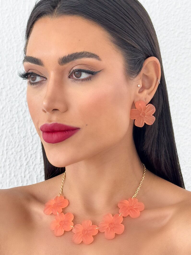 Conjunto de Colar e Brinco Folheado a Ouro 18k Flor de Resina Lisa