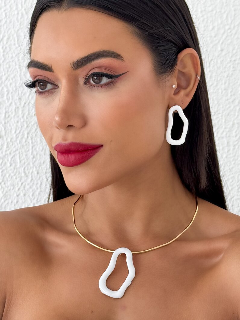 Conjunto de Colar e Brinco Folheado a Ouro 18k Gota Orgânica Vazada com Resina