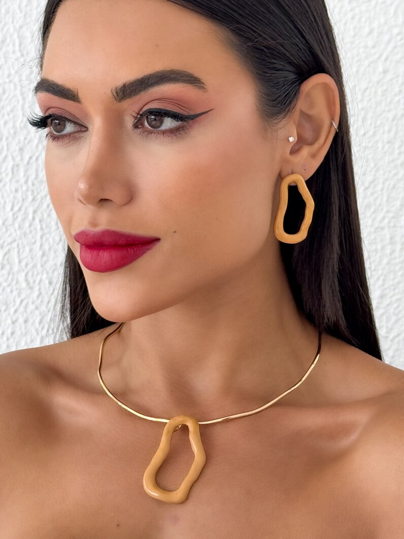Conjunto de Colar e Brinco Folheado a Ouro 18k Gota Orgânica Vazada com Resina
