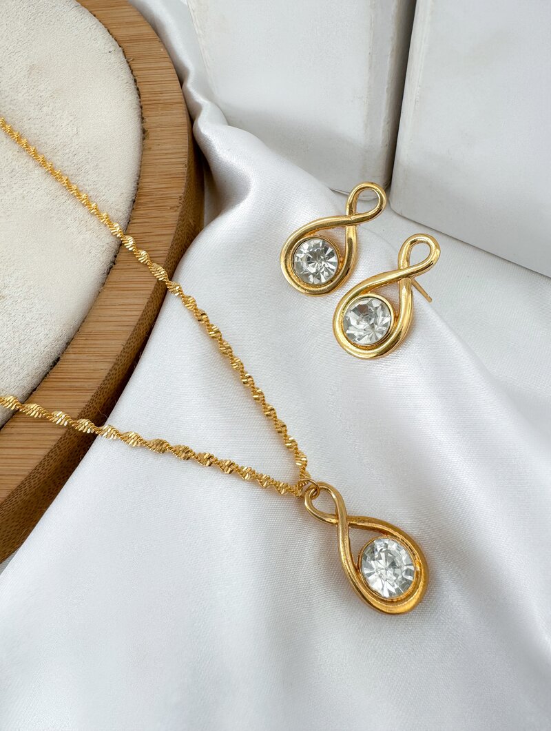 Conjunto Folheado a Ouro 18K Colar e Brinco Gota com Ponto de Luz