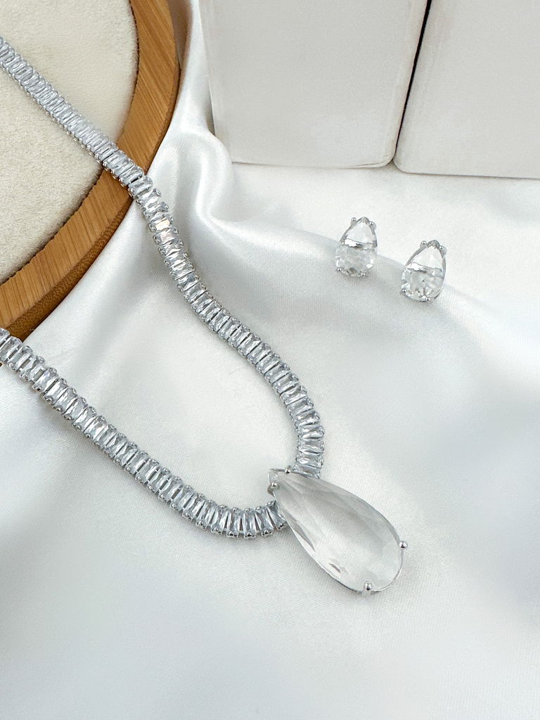 conjunto folheado a ouro 18k e prata 925 corrente com navetes e gota em zircônia