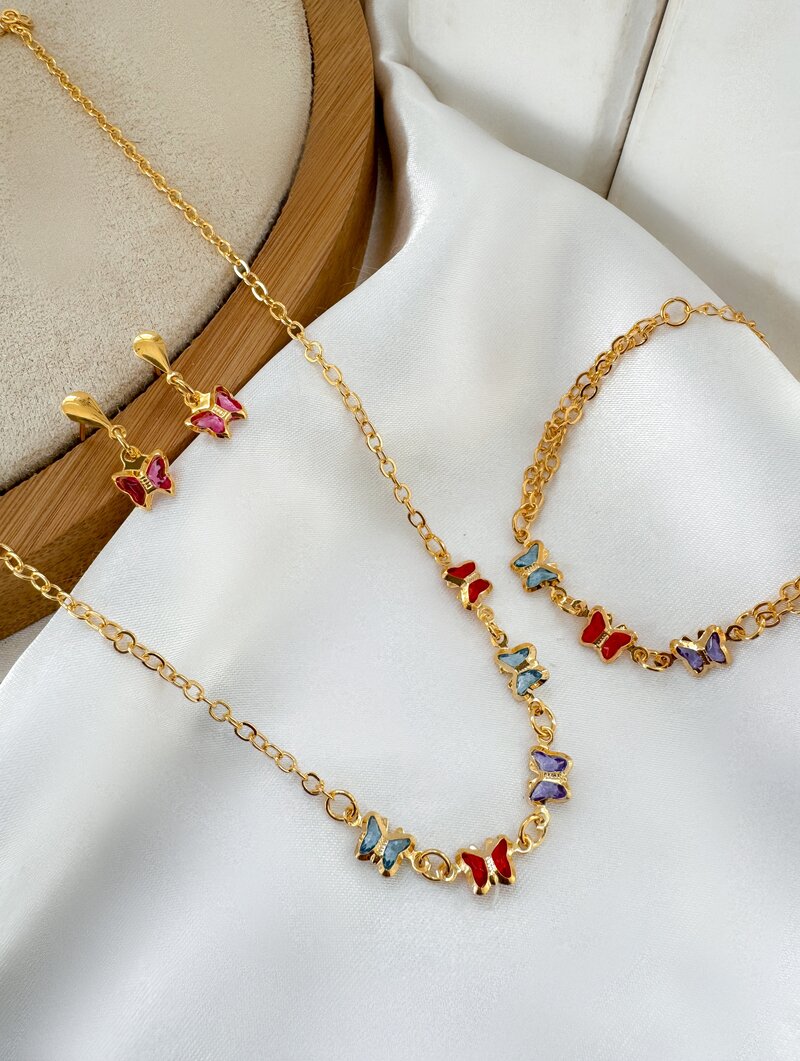 Conjunto Infantil Colar, Brinco e Pulseira Folheado a ouro 18k com Borboletas Coloridas
