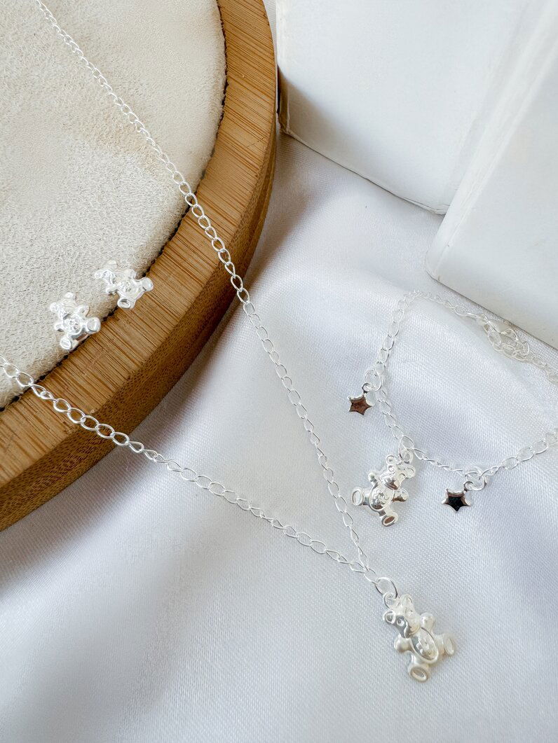Conjunto infantil colar, pulseira e brinco folheado a ouro 18k e prata ursinhos e estrelas