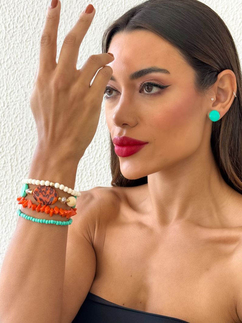 Conjunto Pulseira e Brinco Folheado a Ouro 18k Miçangas e Pedra Design Oncinha