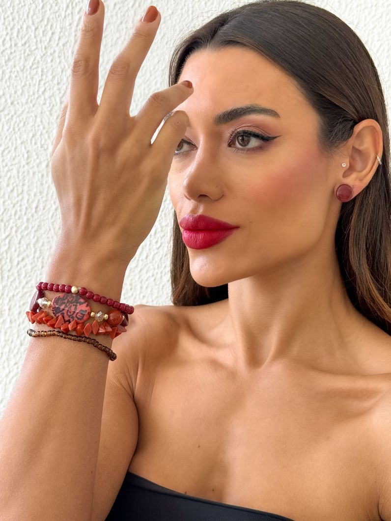 Conjunto Pulseira e Brinco Folheado a Ouro 18k Miçangas e Pedra Design Oncinha