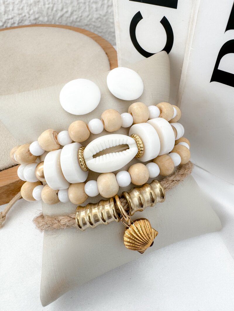 Conjunto Pulseiras e Brinco com Miçangas e Búzio