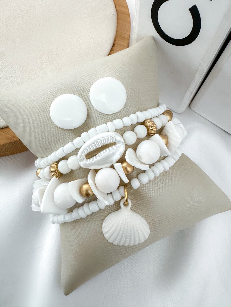 Conjunto Pulseiras e Brinco Miçangas com Concha