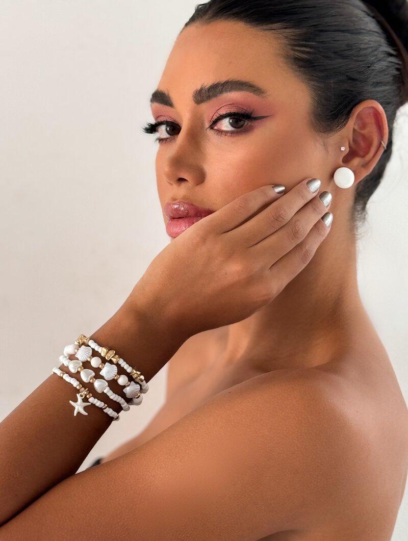 Conjunto Pulseiras e Brinco Miçangas com Corações, Conchas e Estrela