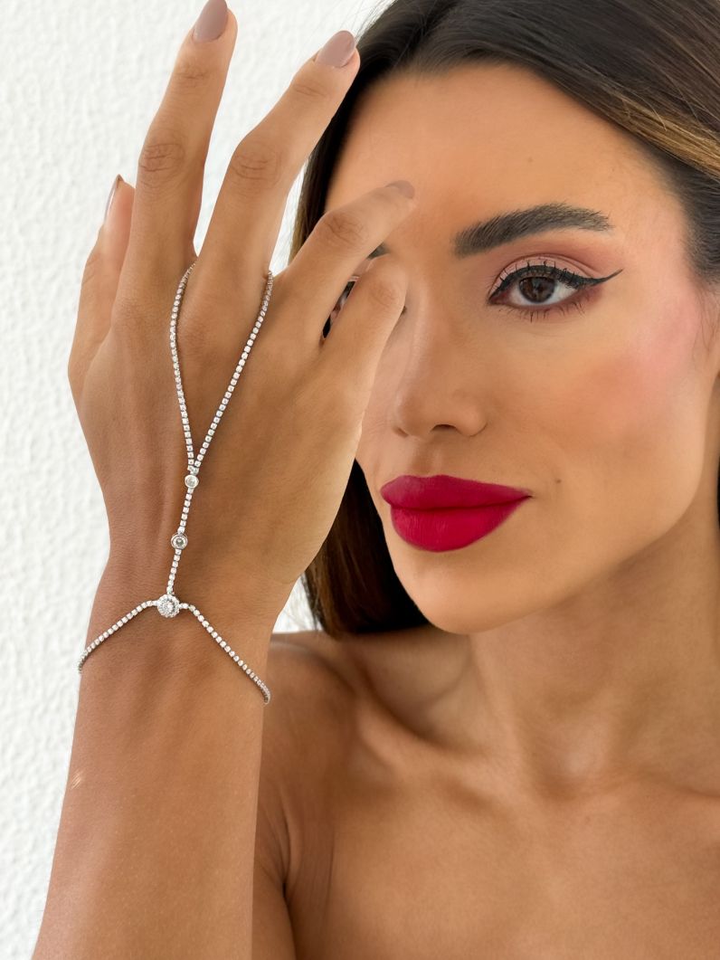 Hand Chain Folheada a Ouro 18k e Prata Design Cravejado
