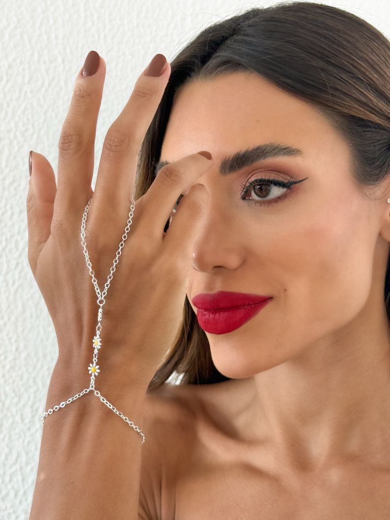 Hand Chain Folheada a Ouro 18k Design Margarida