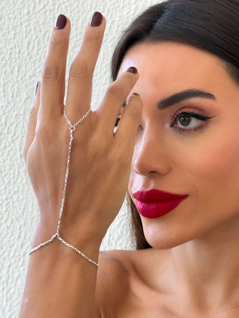 Hand Chain Folheada a Ouro 18k e Prata Elos Quadrados