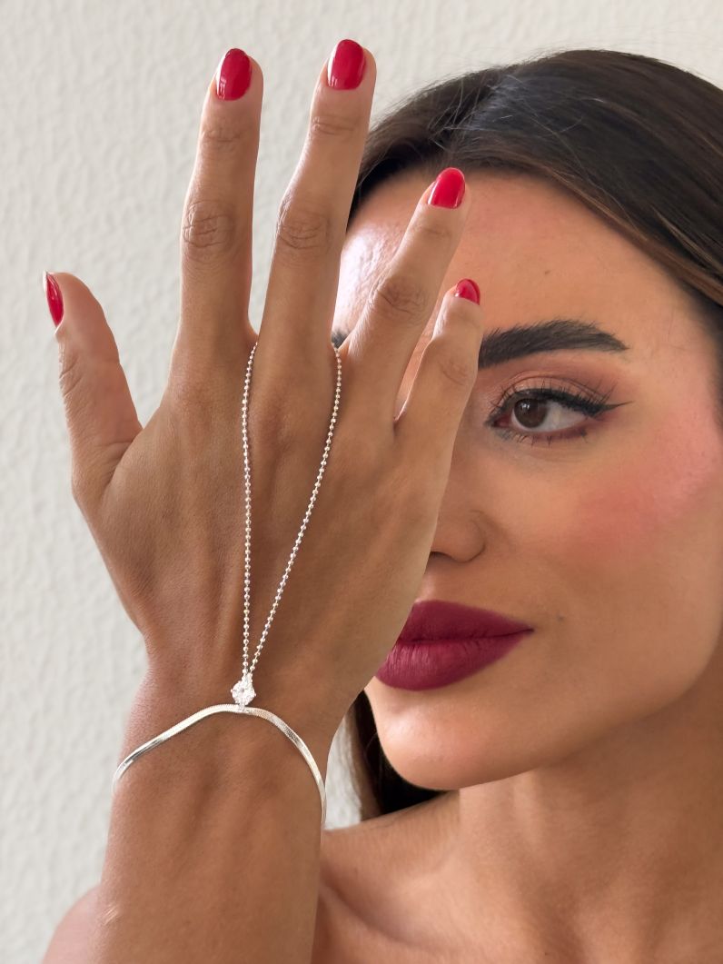 Hand Chain Folheada a Ouro 18k e Prata Fita Laminda e Ponto de Luz