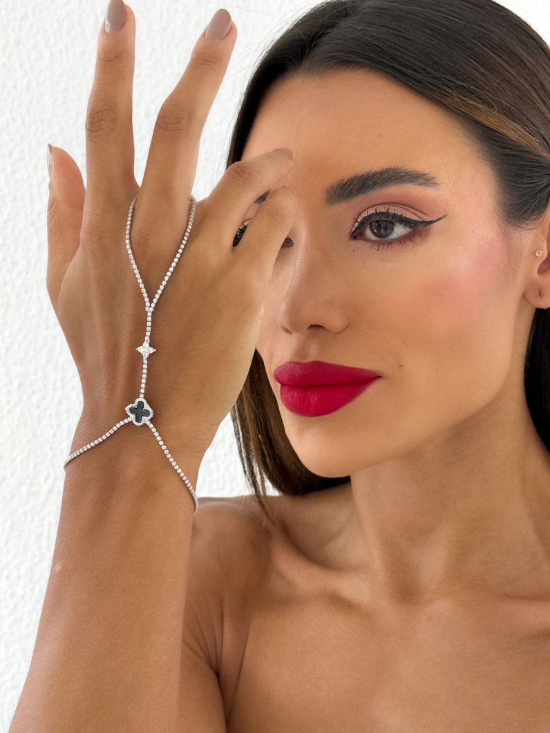 Hand Chain Folheada a Ouro 18k e Prata Inspiração Vg.