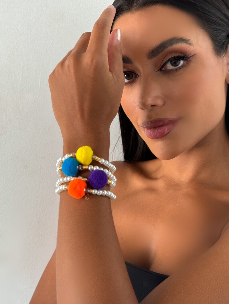Kit 4 Pulseiras com Pompons