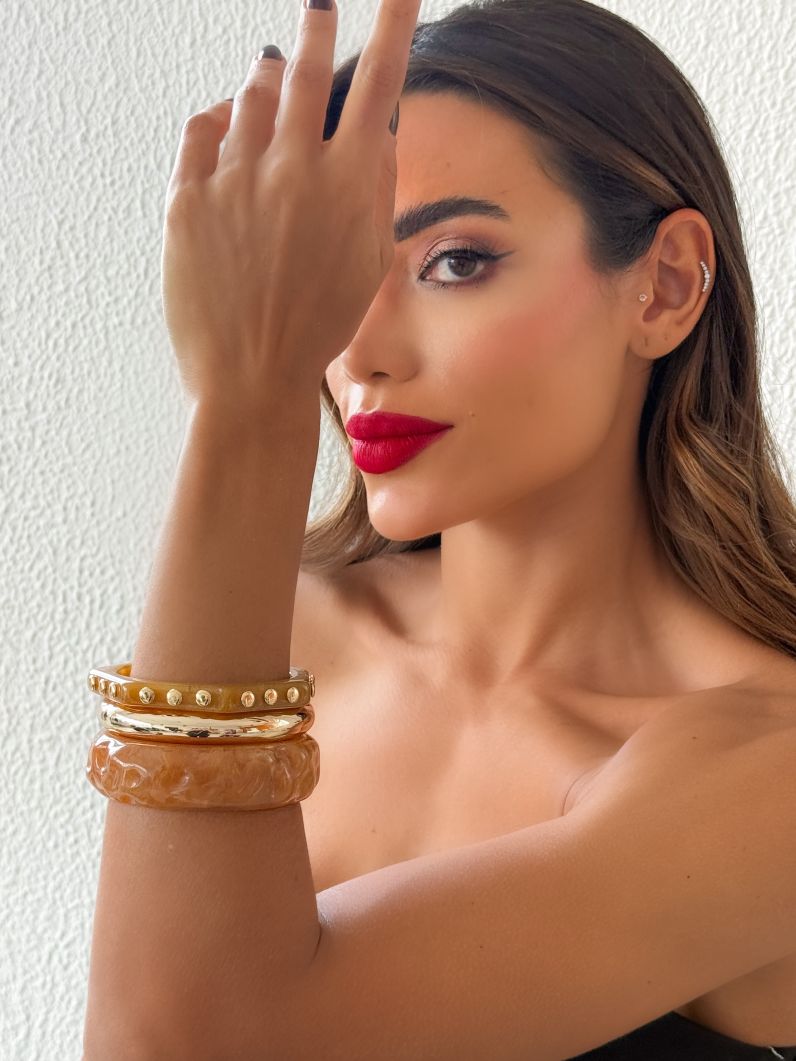Kit de Braceletes Folheado a Ouro 18k Resinado e Liso Formas