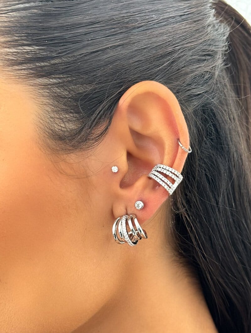 Kit de Brincos e Piercing Folheados a Ouro 18k e Prata Cinco Fios com Detalhe Cravejado