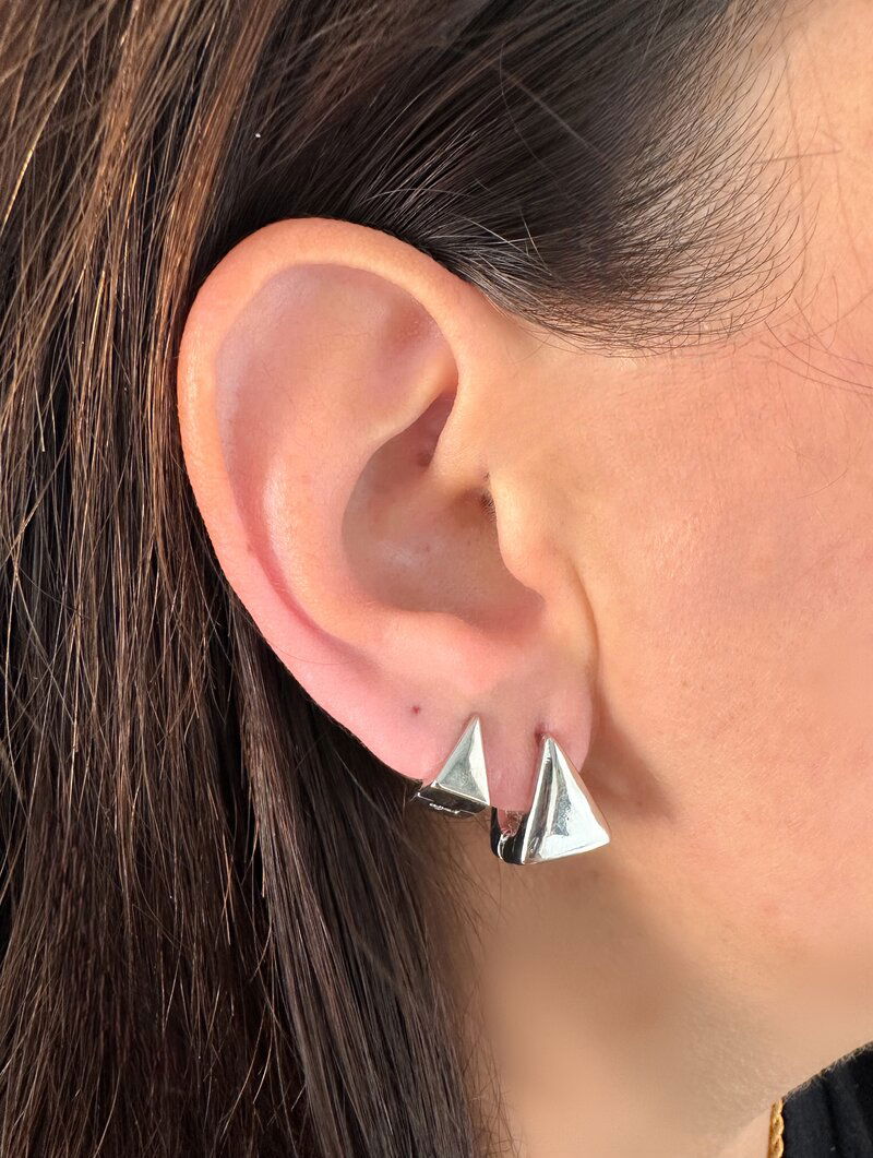 Kit de Brincos Folheado a Ouro 18k e Prata Triangulos Lisos com Fecho