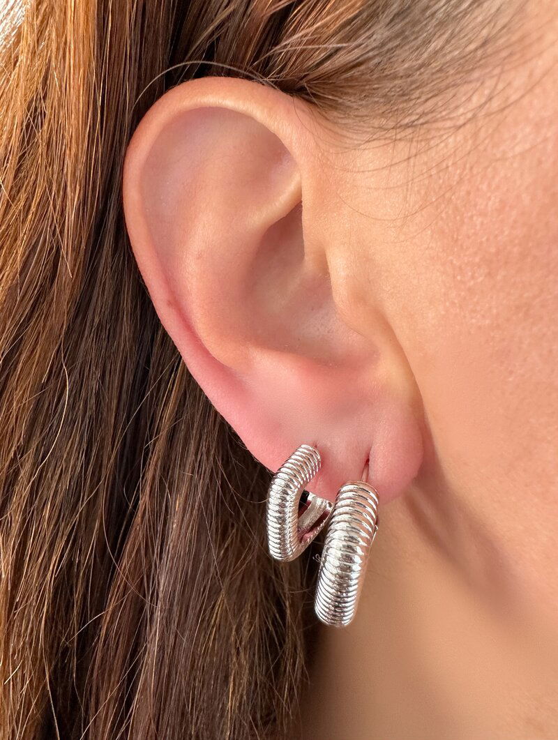 Kit Dois Pares De Brincos Folheados a Ouro 18k e Prata Argolas Quadrada Detalhe Escovado