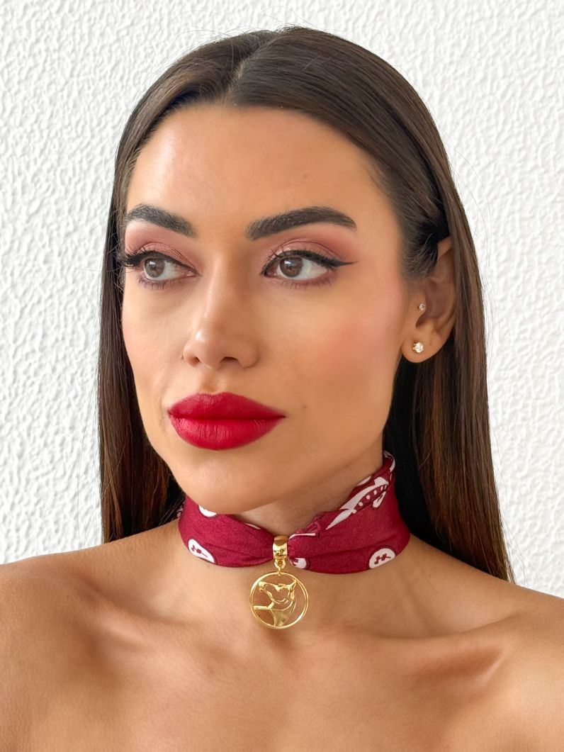 Lenço Estampado Pingente Cavalo Liso