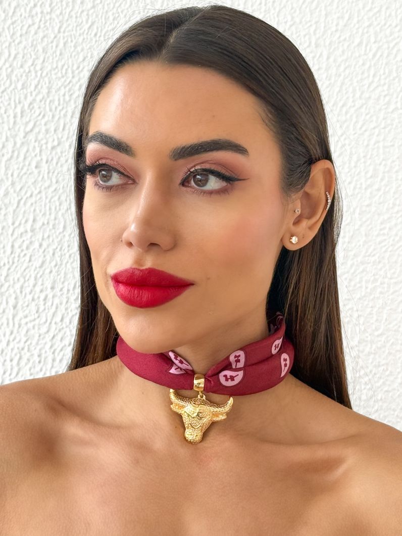Lenço Estampado Pingente Touro