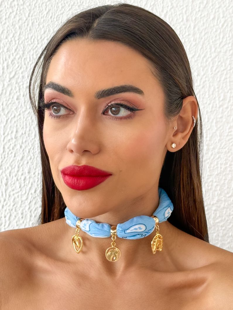 Lenço Estampado Pingentes Cavalos